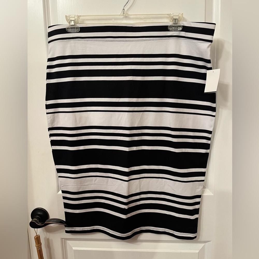 NWT Black and White Pencil Skirt, Size 1X - Picture 1 of 5